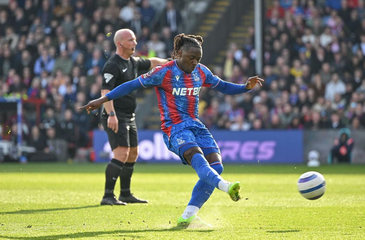 阿森纳官方：埃泽和女足阿吉曼在2025足球黑人颁奖典礼获奖