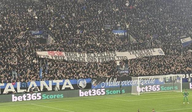 多特官方:上周场内接受急救的球迷不幸离世,我们与逝者亲属同在