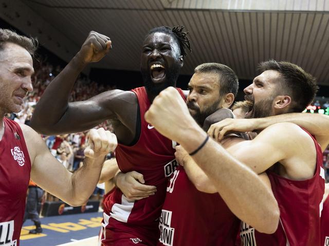 张洪福入队：老队友都挺帮助我的，希望能早点帮助球队