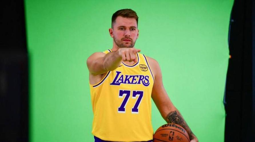 雷迪克：东契奇和里夫斯无限期缺阵 本周我不会给出任何更新