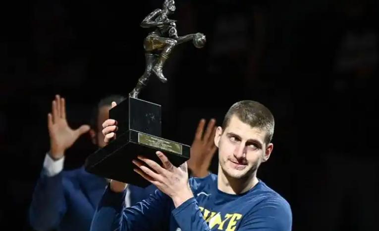 已公布的MVP选票统计：SGA7张第1选票优势很稳 约基奇3张 文班1张