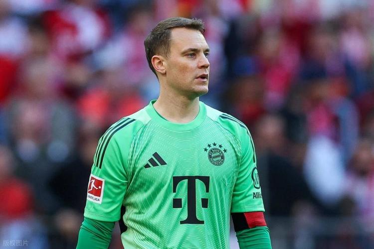 法尔克：如果诺伊尔续约，乌尔比希下赛季仍会获得更多比赛时间