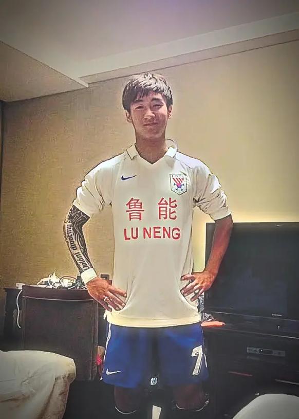 有足协领导赛前在朋友圈为韦世豪“打Call”：看着小韦成了老韦