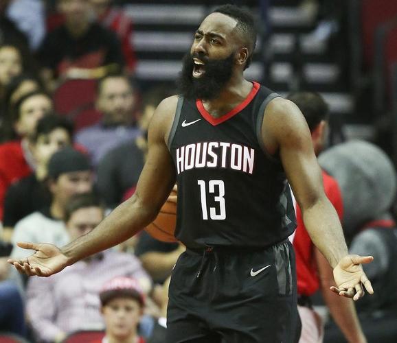 遭三球扒拉受伤退赛！阿德巴约目前没有接受赛后采访