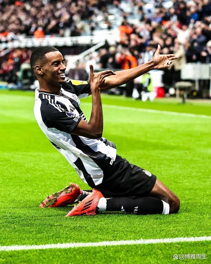 身价1亿!伊萨克去年12月脚踝受伤后首次首发,半场仅5次触球