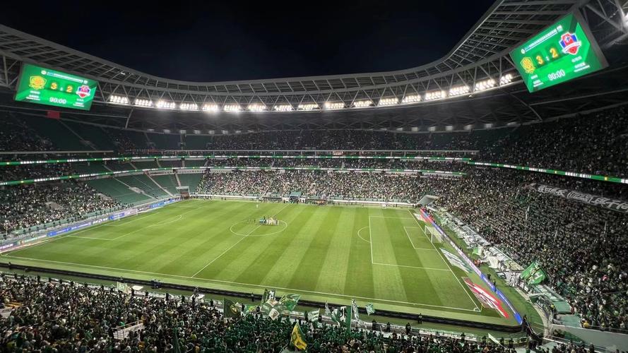 索罗金赞蓉城球迷：一到酒店像是皇马来了，赢国安后球迷挤满机场