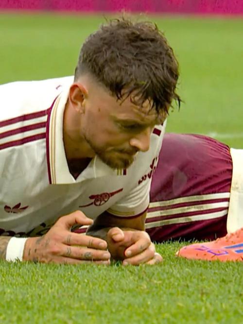 巴黎人报：埃基蒂克重伤跟腱断裂，无缘世界杯！