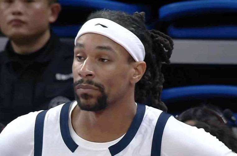 媒体人:广东签拉科塞维奇是一笔好签 但要拿他替换萨林杰吗?