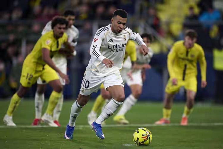 西甲落后9分+杯赛均遭淘汰,皇马面临自20/21赛季首次四大皆空