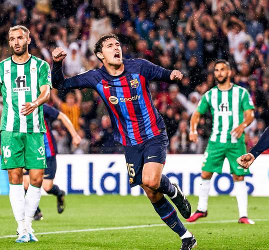 阿斯：巴萨正争取签下帕尔梅拉斯16岁前锋，面临曼城和切尔西竞争