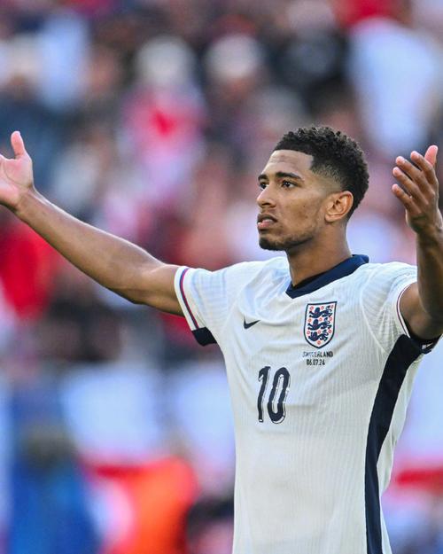 贝林厄姆本场1射+0关键传球 3解围4抢断+17对抗12成功 获评7.7分