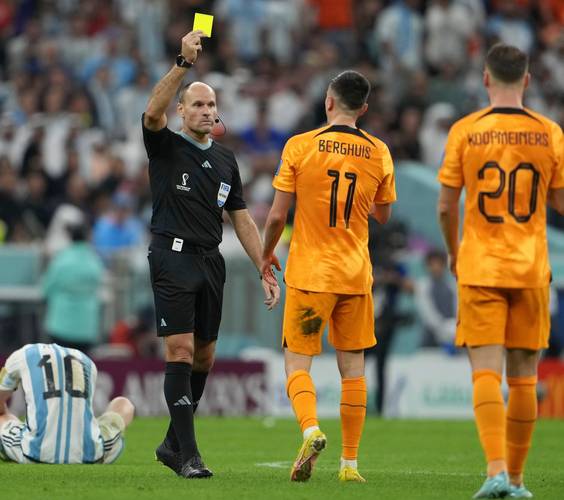 巴尔达诺：卡马文加的红牌过于严厉，裁判没意识到那是第二张黄牌