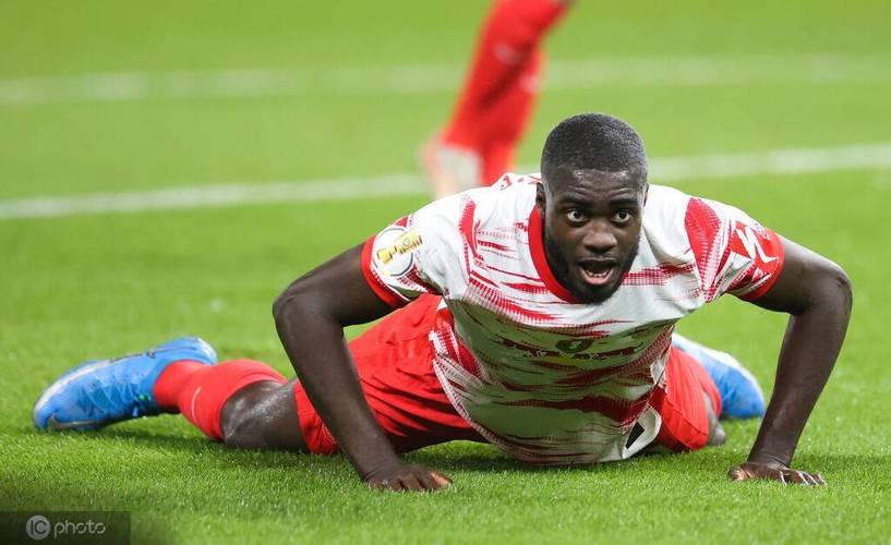 图片报评分：于帕、居莱尔1分 姆巴佩2分 诺伊尔5分 卡马文加6分