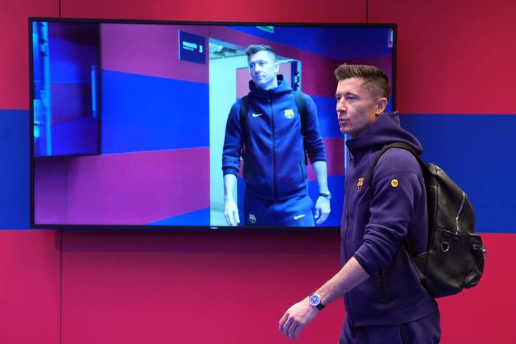 隆戈:AC米兰内部对免签莱万意见不统一,弗尔拉尼不看好这笔交易