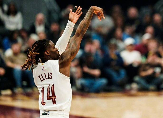 半场战报-76人领先魔术4分 马克西16+5 贝恩19分 班凯罗13分