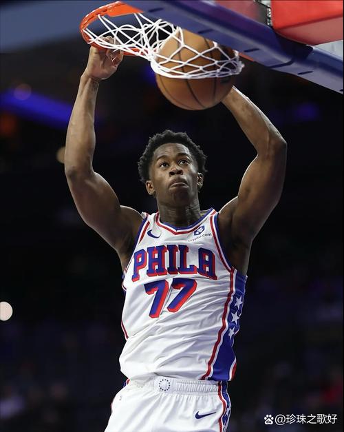 埃奇库姆:球迷呐喊声&对抗强度棒极了 我就是为这种比赛而生的