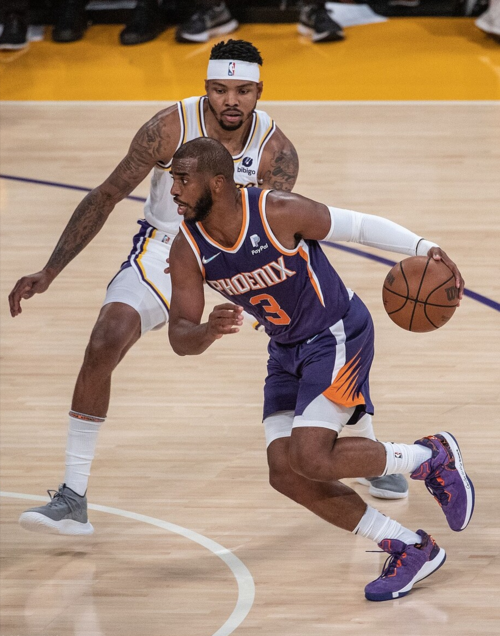 贝弗利：赛场外我是绝对的妈宝男 和威少&浓眉吃饭我都主动买单