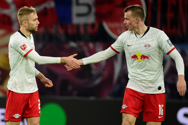 好心情！卡拉菲奥里赛后跳舞，庆祝球队晋级欧冠四强