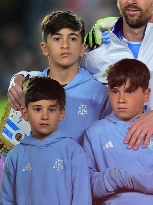 西班牙13岁小球迷因病离世，马竞、西班牙官推悼念：安息吧，孩子