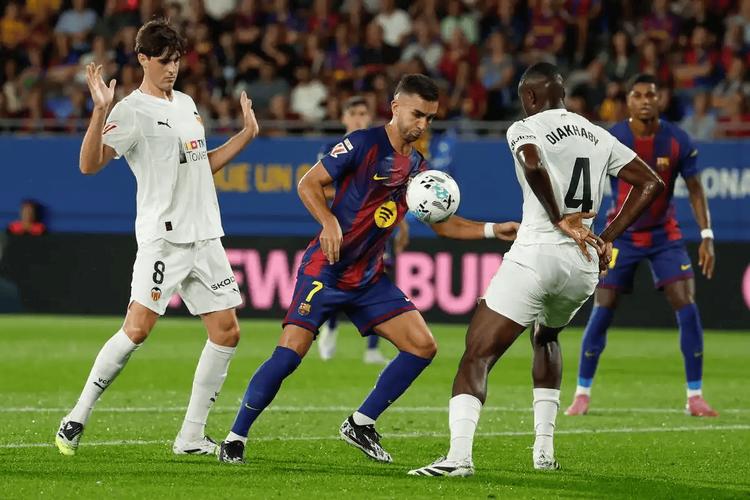 西甲第34轮：5月3日3点奥萨苏纳vs巴萨，5月4日3点西班牙人vs皇马