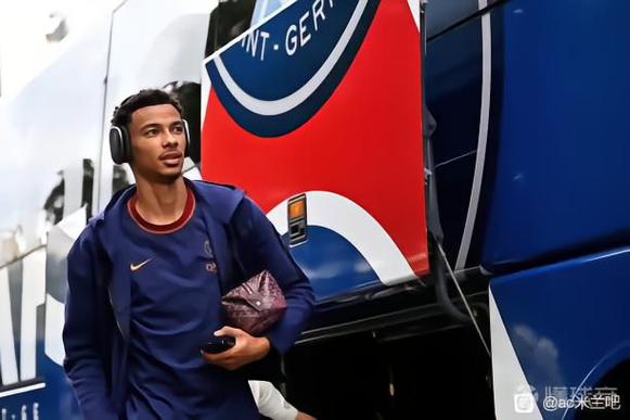 巴黎圣日耳曼官方社媒留言：祝埃基蒂克早日康复