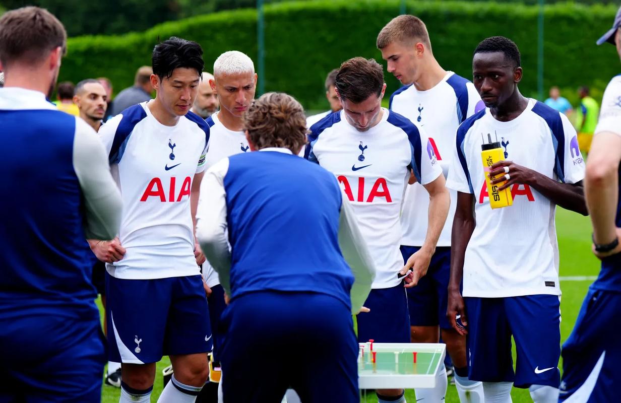 英媒：热刺球员本周将提前抵达球场且不坐大巴，球迷取消迎接活动