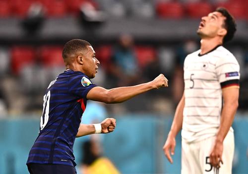 白堡成为巴黎之后，首支在欧战淘汰赛4球大胜德国球队的法国球队