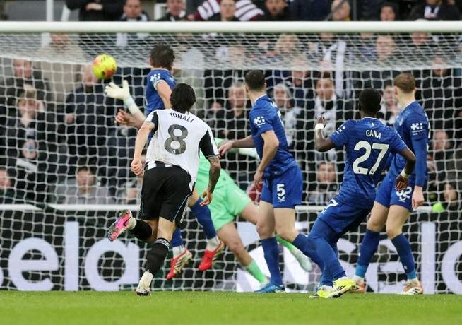 摩根·罗杰斯主罚点球被扑！阿斯顿维拉最近15粒点球有8次罚丢