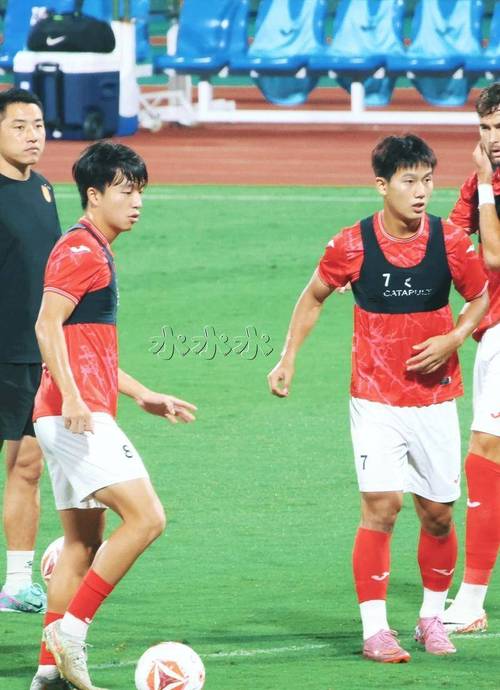 飞踹对手背部直红！中足联官方：对丁海峰停赛1场，罚款1万元