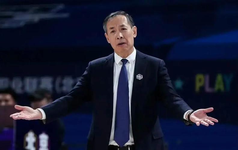 许利民：小曾昨天和球队合练了 恢复得不错 复出时间还需综合再看