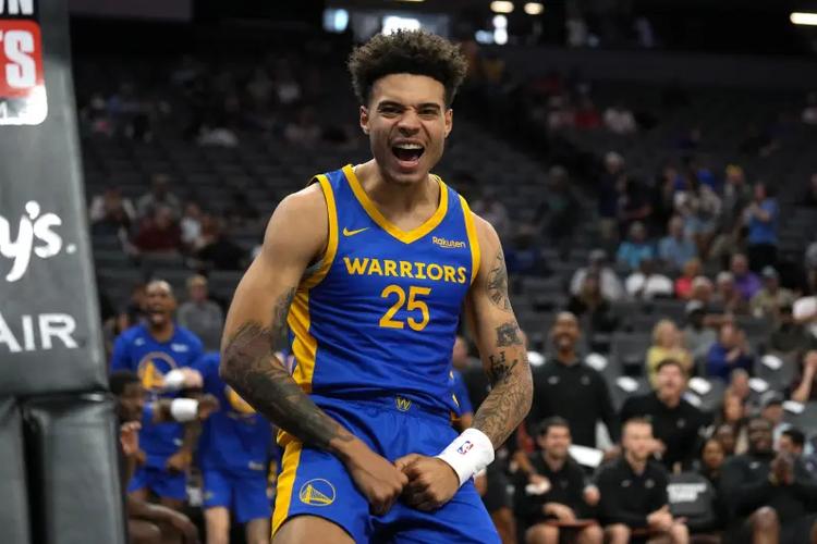 记者：青岛签下基诺内斯 大概率会裁没啥出场的泰肖恩·克劳福德