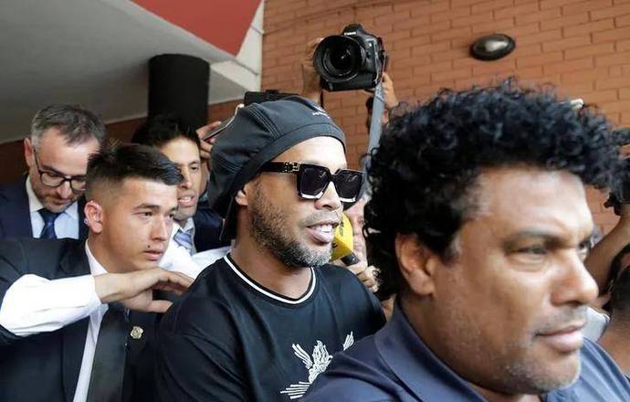 小罗纪录片谈影响人生的两件事：在巴拉圭被捕、母亲离世