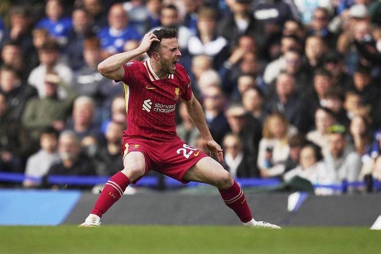 前英超球员开车捡东西导致车祸截肢：曾想一死了之，现在过得很好