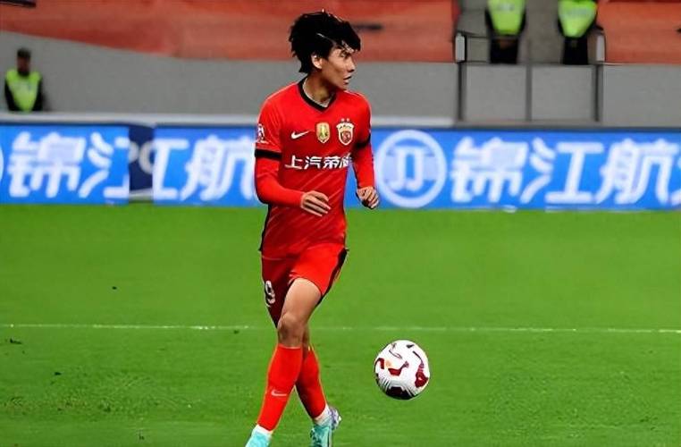 东体：安佩姆大概率能出战泰山队 李新翔有望在近期迎来复出