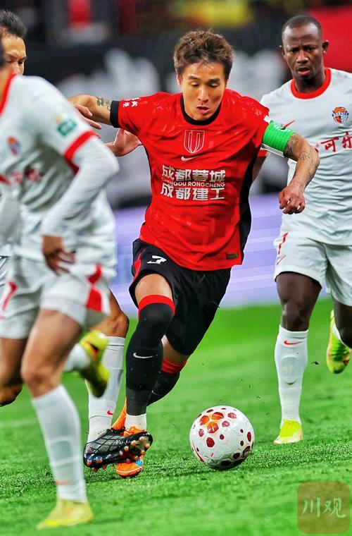 英格兰资深裁判谈京蓉战争议：廖力生进球无效 韦世豪&罗慕洛红牌