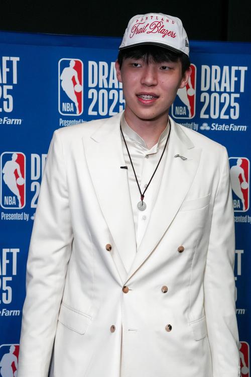 美媒体人：开拓者的内线条件足以对抗文班 还有身材高大的杨瀚森