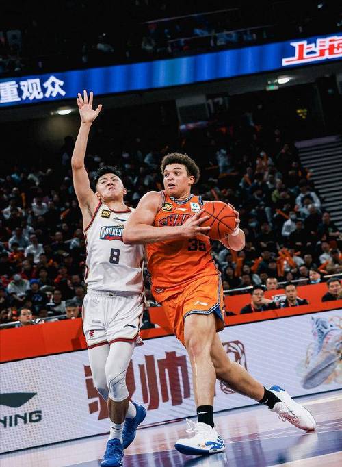 新民晚报：在这件事上，上海男篮落后了？