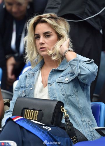 格列兹曼妻子社媒晒带孩子看球照片：最美好的尚未到来