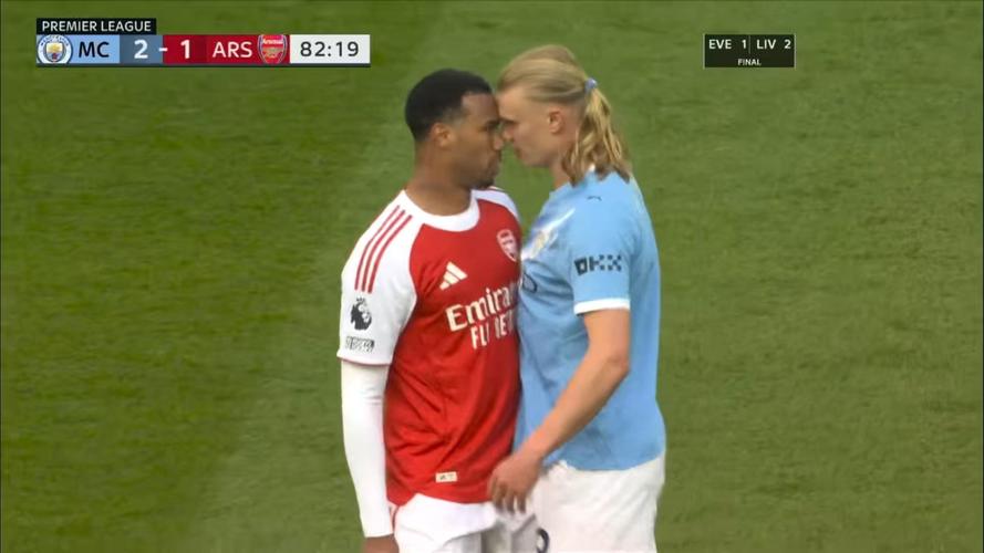 猛男大战！加布与哈兰德多次贴身肉搏，撕烂球衣+顶牛染黄