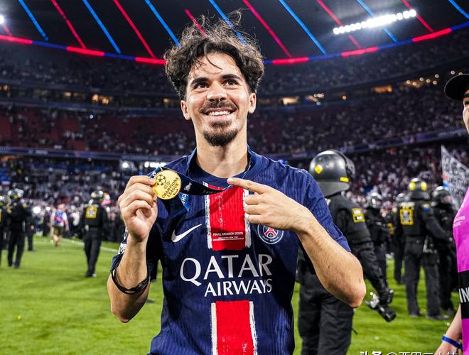 队报：巴黎中场维蒂尼亚今天将接受核磁共振检查，以确定伤情