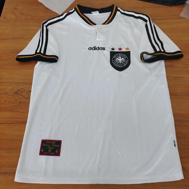 经典！外媒：阿迪推出德国队2006年世界杯复刻球衣，明天发布