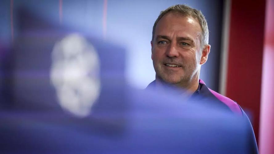 每体：巴萨曾考虑引进邓弗里斯，利物浦冬窗求租遭国米拒绝