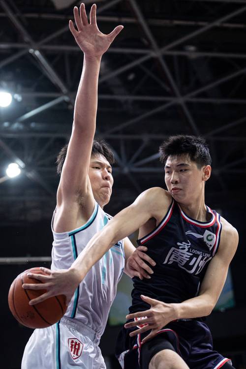 记者：上海队员的健康比冲击队史23连胜更重要 季后赛要守住主场