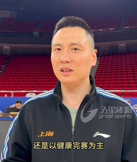 卢伟：季后赛的压力会慢慢地变得更大 努力地去调配队员