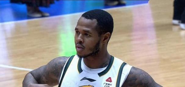 齐发力！首节江苏全队30分 贾尔斯&亨特合砍26分