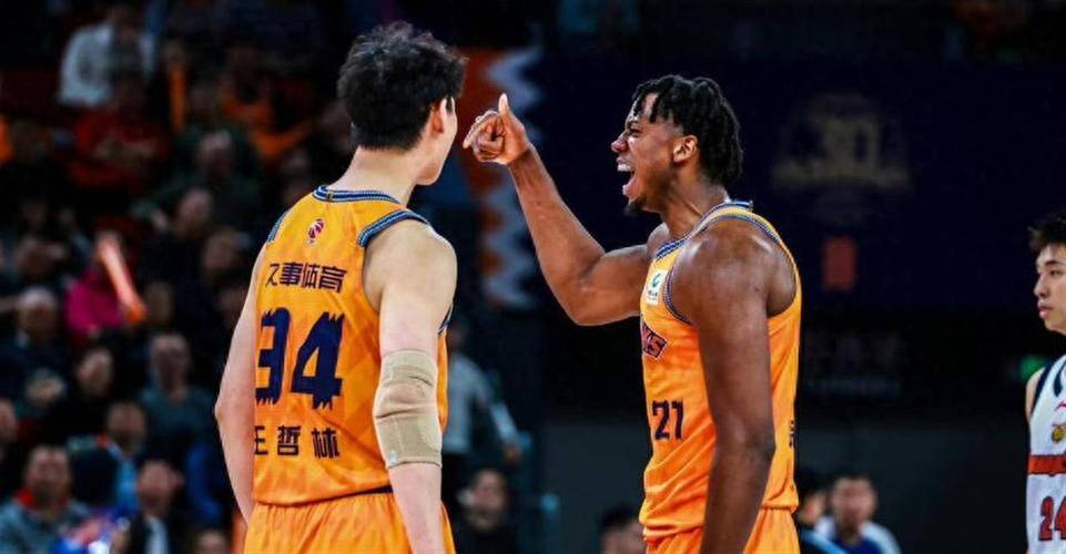 上海VS辽宁大名单：上海洛夫顿&辽宁哈维缺席 怀特塞德在列