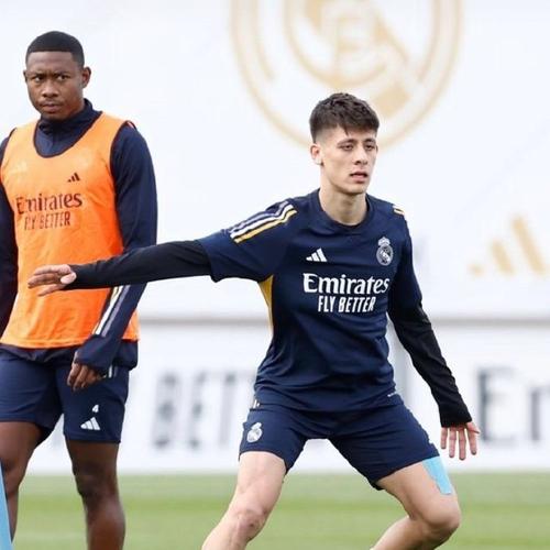 阿斯报：居莱尔每个赛季都在进步，他已成为阿韦洛亚手下的主力