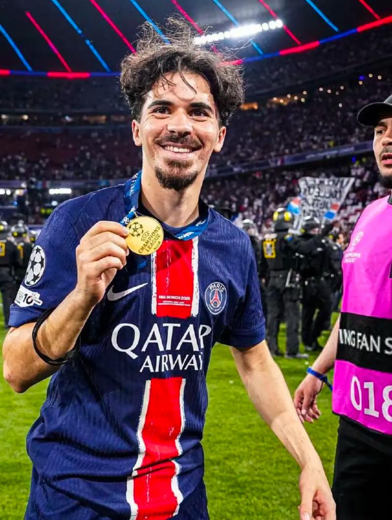 古利特：巴黎拥有史上最出色的中场配置，看看维蒂尼亚现在多出色