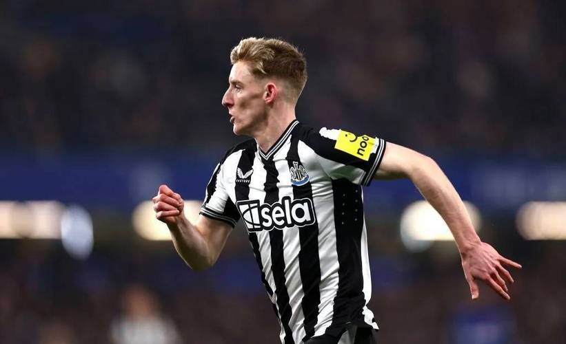 要7500万镑！泰晤士报独家：若拜仁能满足要价，纽卡愿意出售戈登