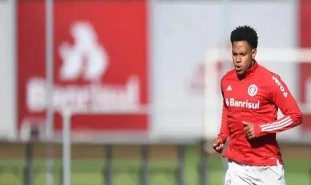 茹萨：球队内部磨合越来越好凝聚力强，希望用经验帮助球队夺冠